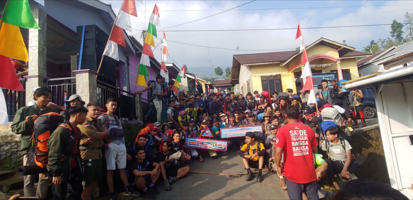 Pendakian Massal, 300 Pendaki Naik ke Gunung Slamet Via Jurangmangu