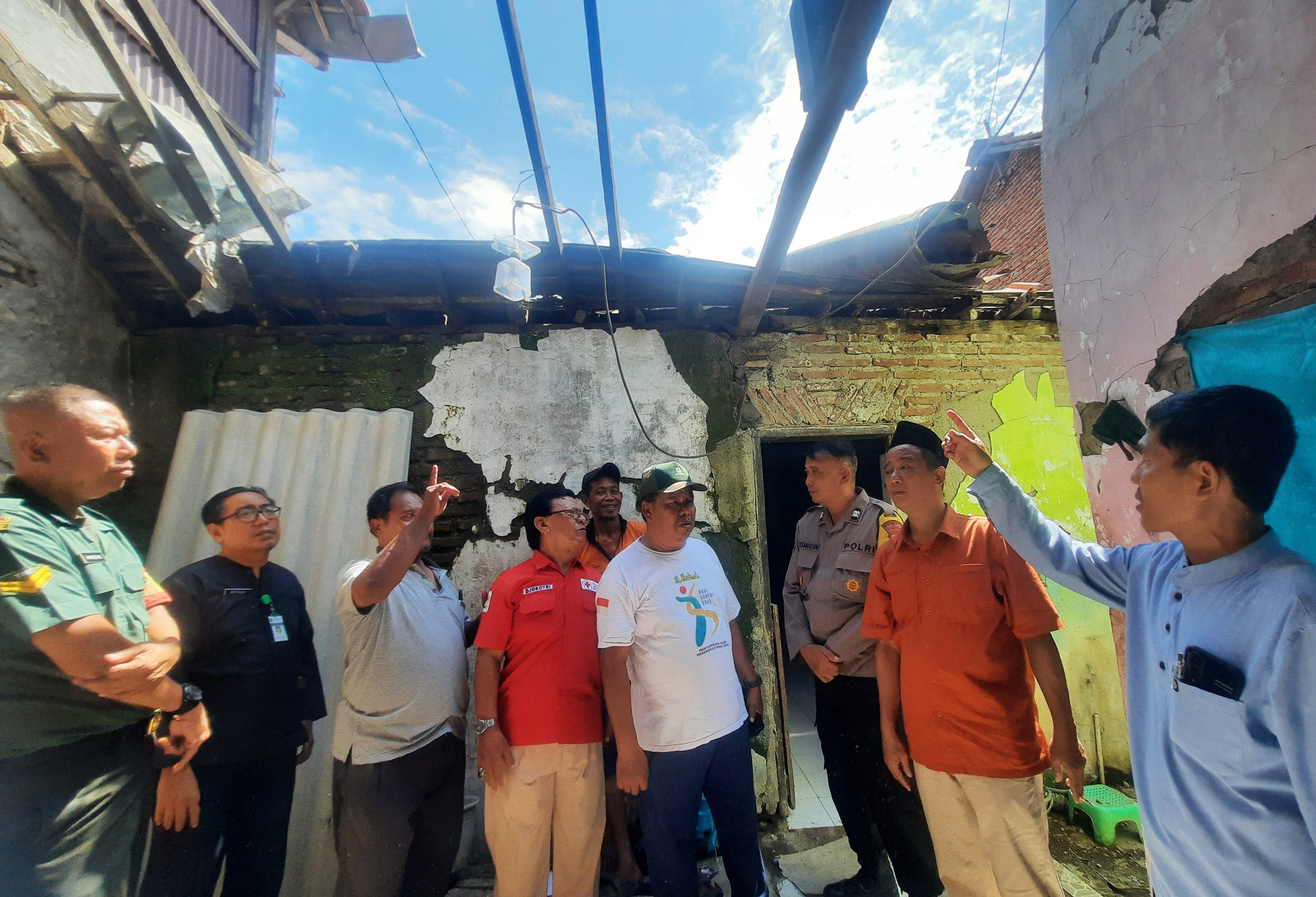 Sinergi Tangani Rumah Ambruk di Debong Tengah Kota Tegal