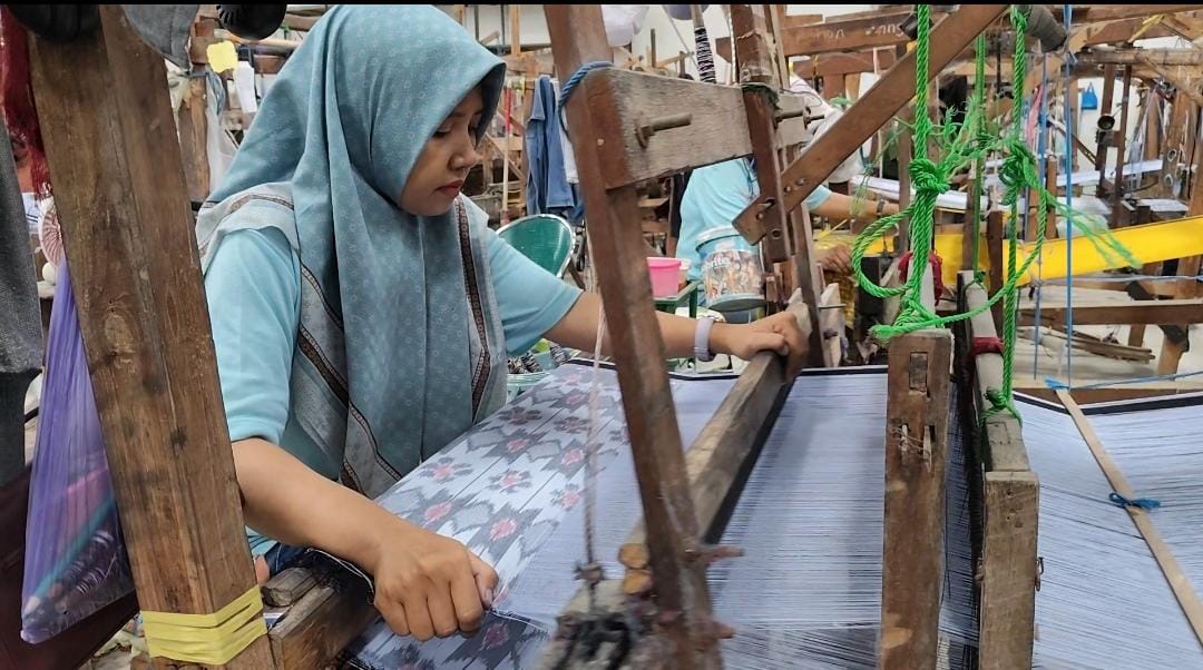 Imbas Perang, Ekspor Sarung Tegal ke Afrika Tersendat