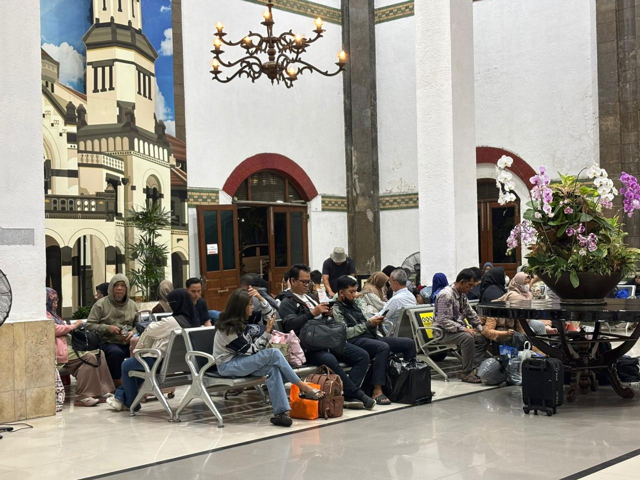 Luapan Air di BH 111 Kaliwungu–Kalibodri, Sejumlah Kereta Masih Tertahan 