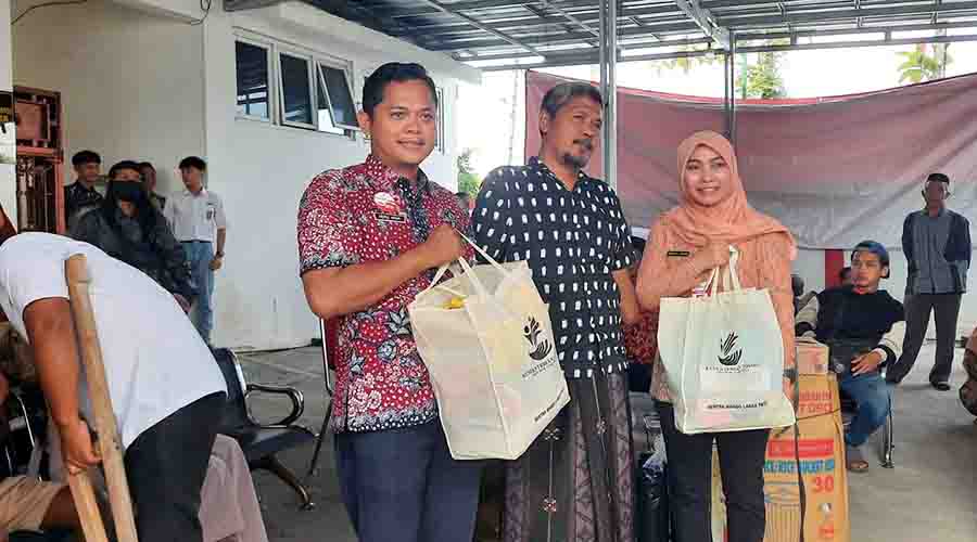 Dinsos Grobogan Salurkan Bantuan Atensi kepada 131 Disabilitas, Ada Kambing hingga Kursi Roda