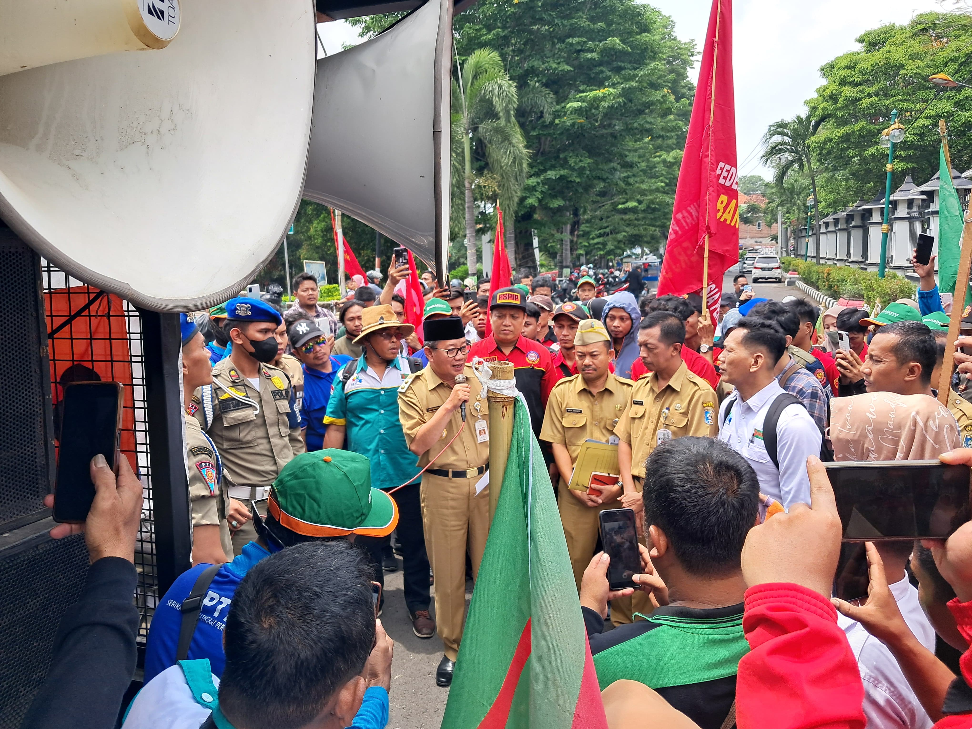 PLT Bupati Demak Hadir di Tengah Aksi Buruh Tuntut Kelayakan Upah