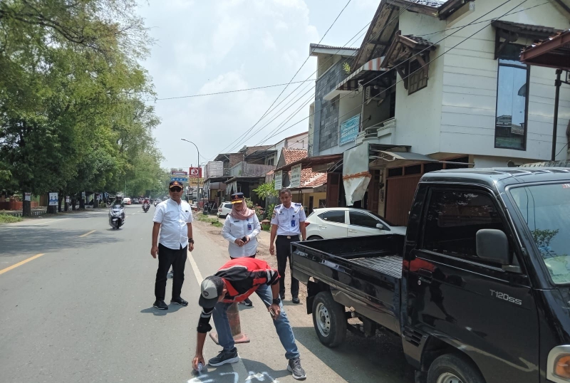 Dishub Kabupaten Tegal Pasang Warning Light di Lokasi Rawan Kecelakaan