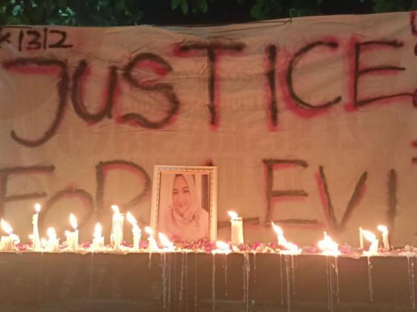 Puluhan Mahasiswa Gelar Aksi Solidaritas untuk Dosen Untag, Nyalakan Seribu Lilin