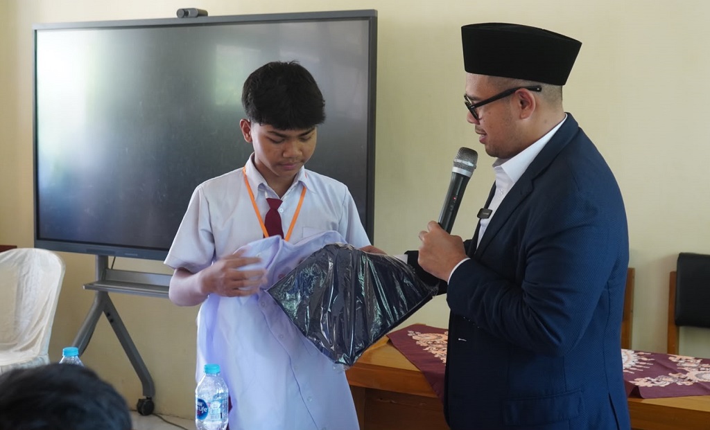 39 Ribu Siswa Batang Dapat Seragam Gratis senilai Rp5,5 miliar