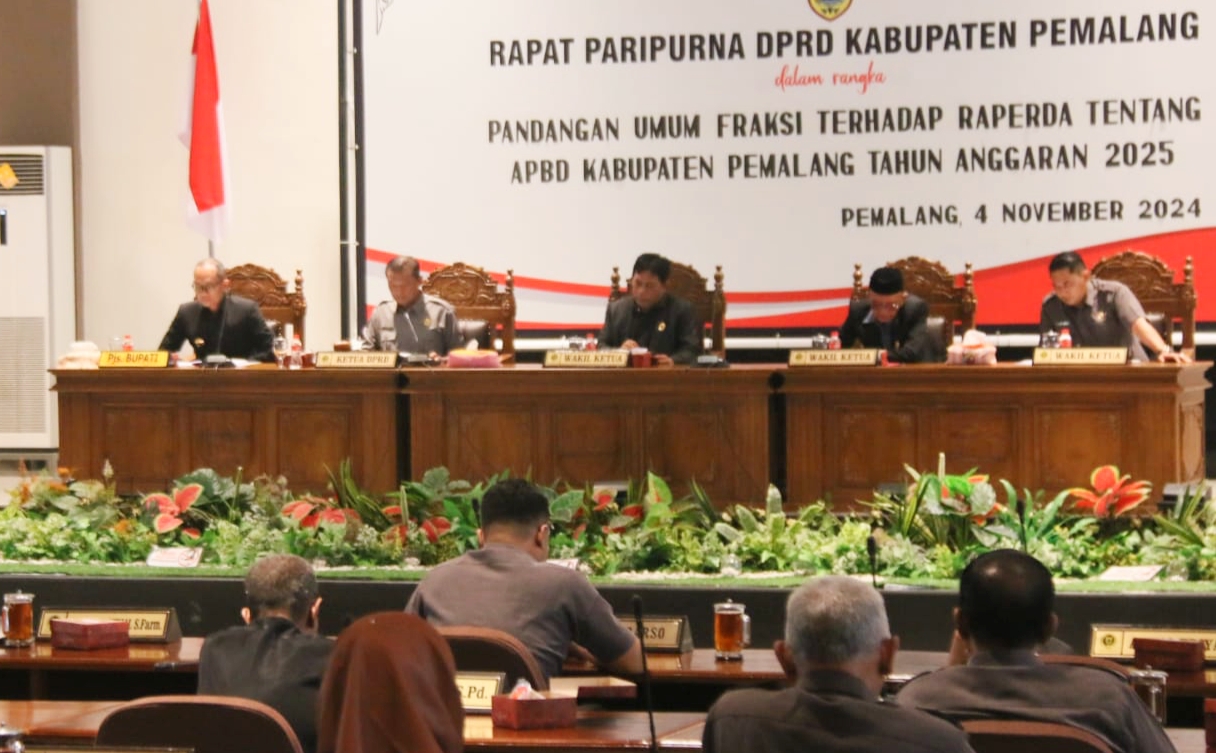 DPRD Kabupaten Pemalang Rapat Paripurna Penyampaian Pandangan Umum Fraksi