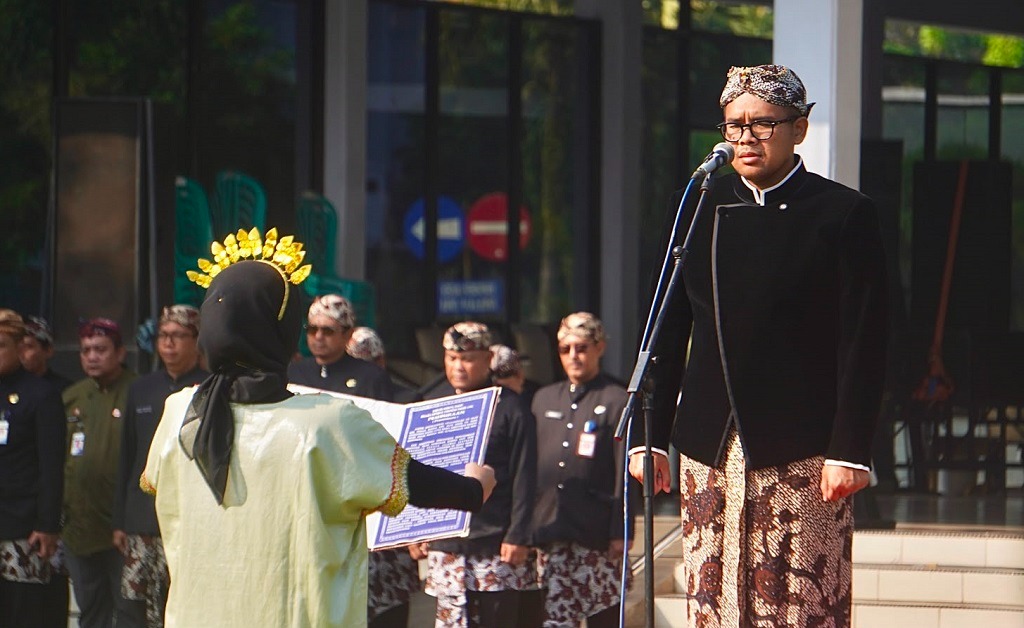 Di Rumah, Bupati Batang M Faiz Kurniawan Cuma Mau Dipanggil Ayah