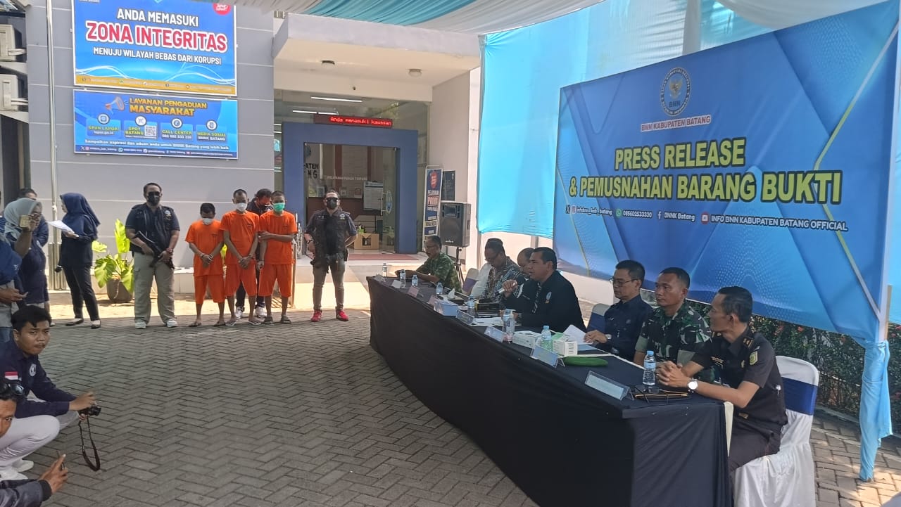 BNN Jateng Gagalkan Pengiriman Paket Ganja 115 gram ke Klaten, Tangkap Pemesan 