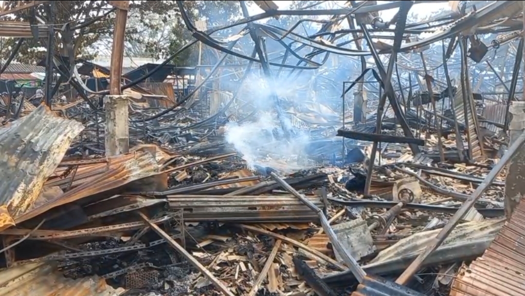 Titik Api Masih Terpantau, Damkar Fokus Pendinginan di Belakang Pasar Pagi Pemalang