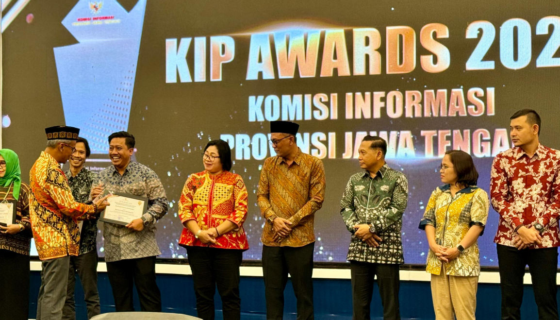 Bawaslu Kota Semarang Raih Predikat “Badan Publik Informatif” pada KIP Award 2024