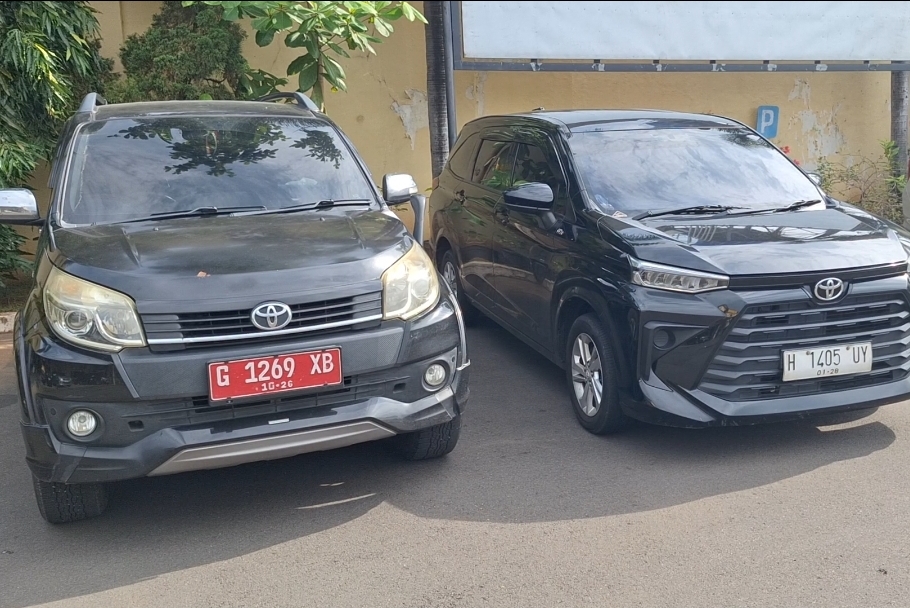 Sejumlah Mobil Dinas Pemkab Pekalongan Terparkir di Mapolres Usai OTT KPK