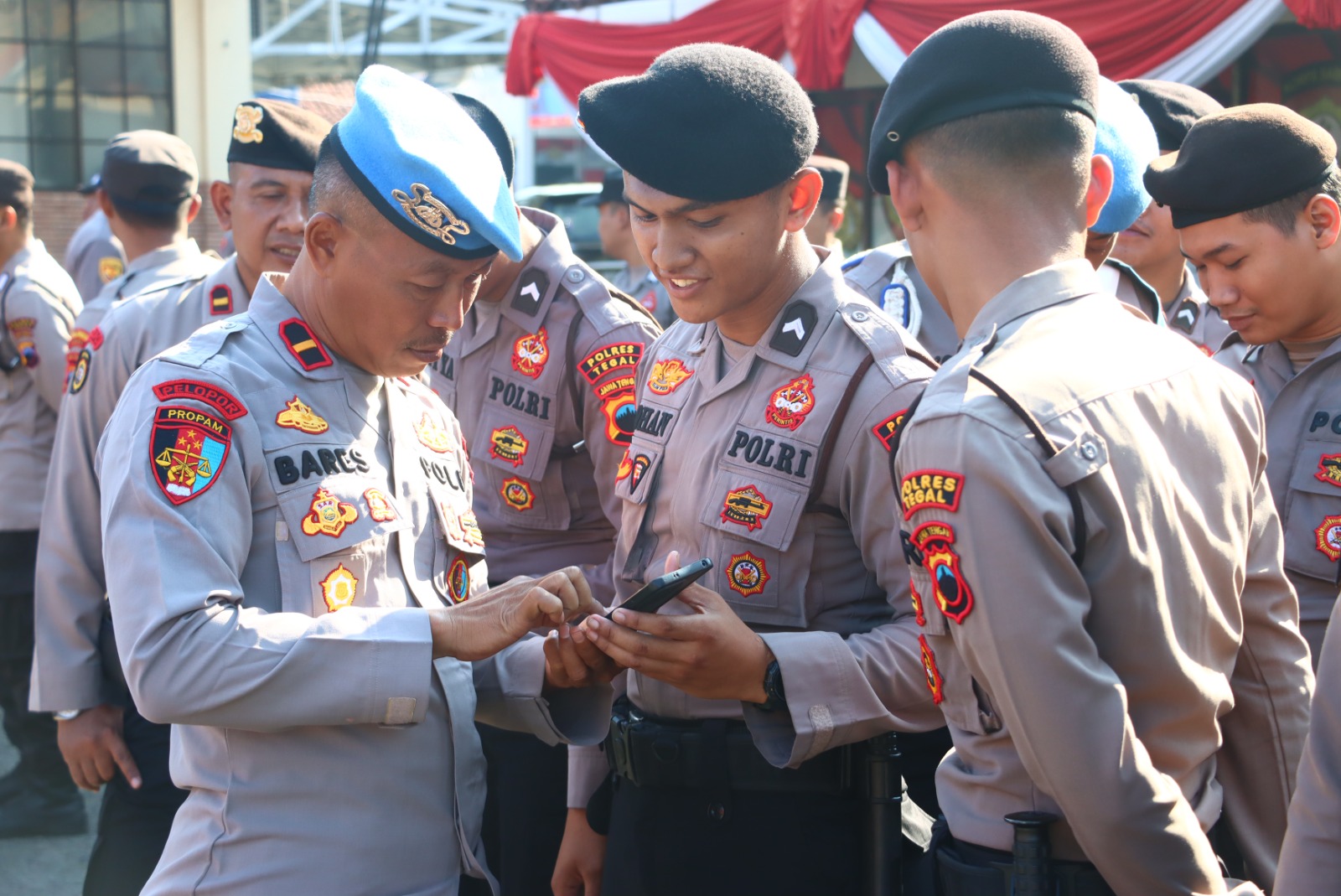 Tindak Tegas Judi Online, Polres Tegal Periksa Handphone Seluruh Personel