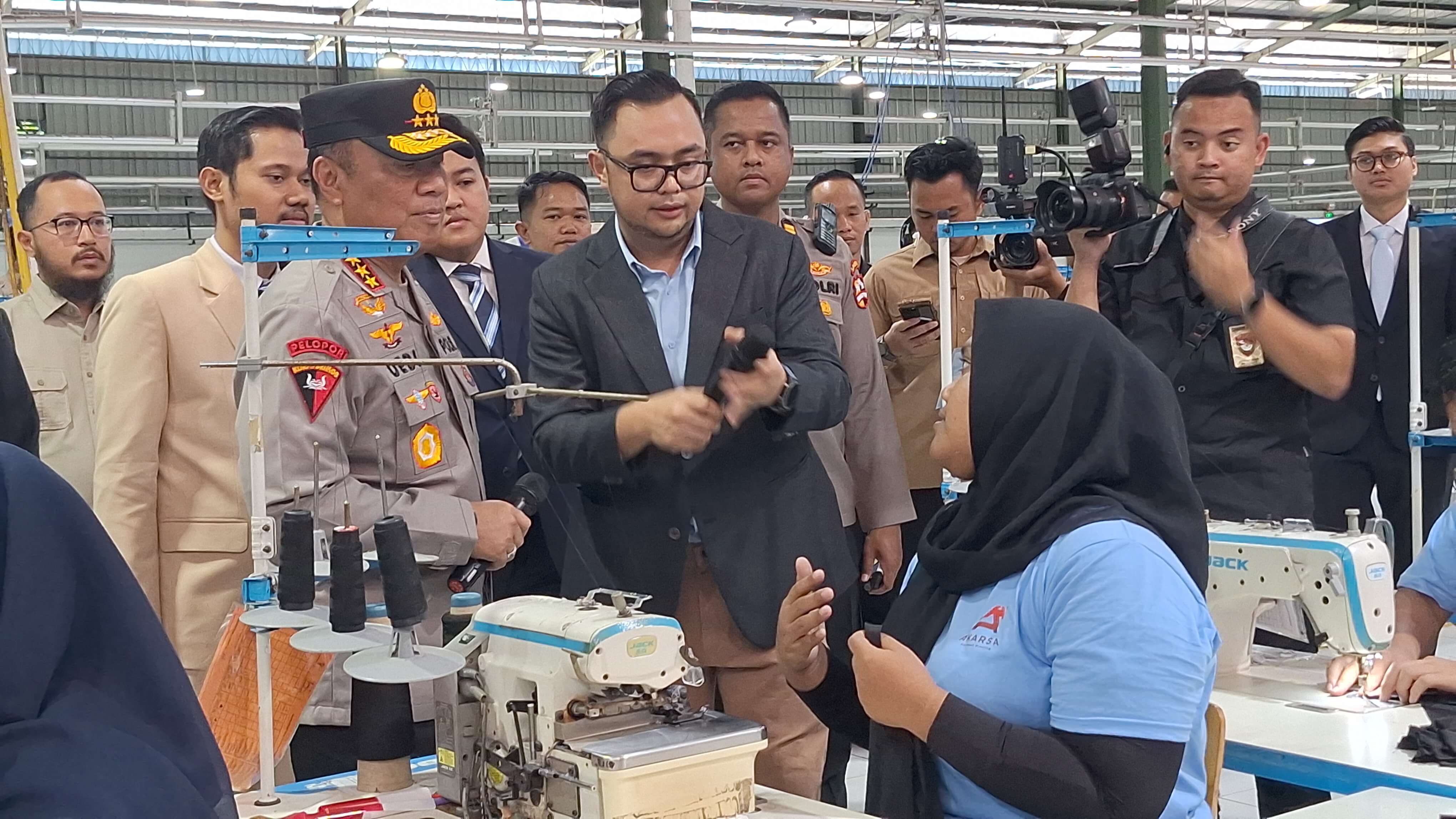 Wakapolri Sapa Ribuan Buruh Pabrik Garmen di Pemalang