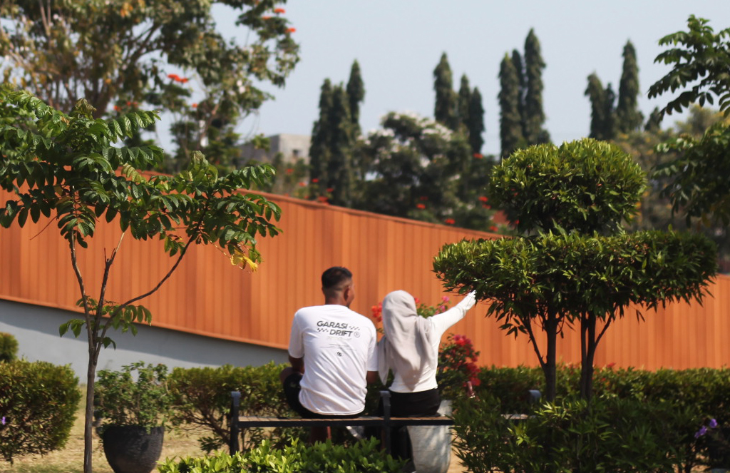 Warga Tegal Bebas 