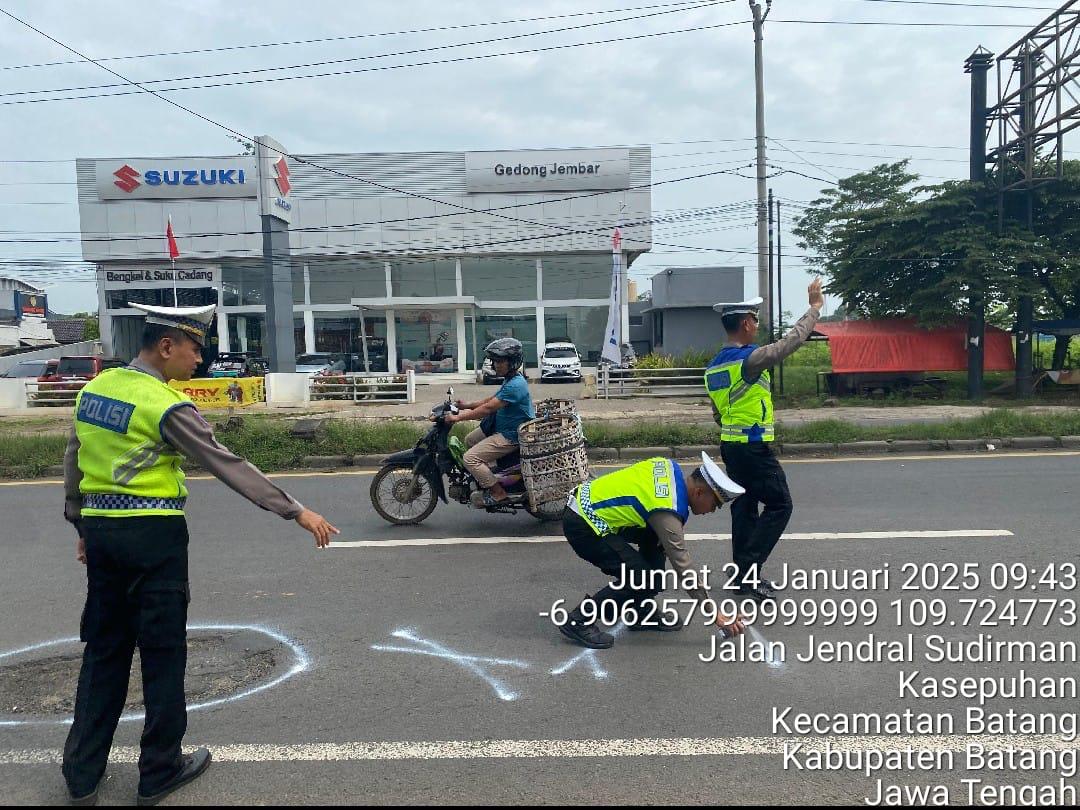 Pantura Penuh Lubang, Satlantas Polres Batang Wajibkan Anggotanya Bawa Pilok Putih