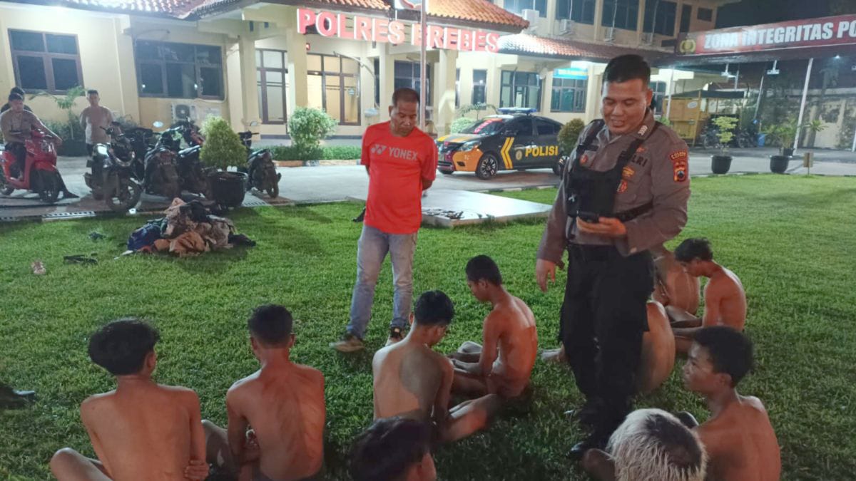 Geng Motor asal Tegal dan Brebes Sweping bawa Celurit di Jalur Pantura