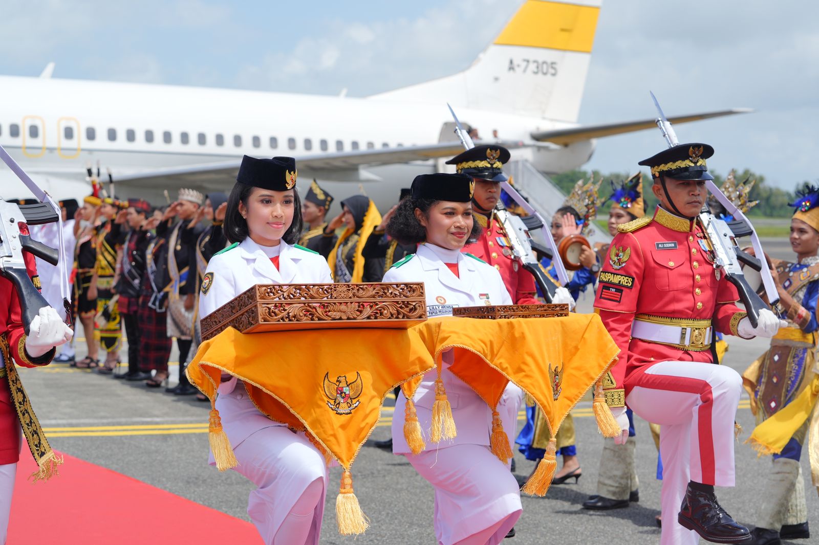 Iringan Duplikat Bendera Pusaka dan Teks Proklamasi di Kaltim Disambut Kepala BPIP 