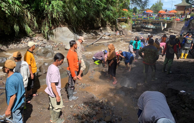 Banjir Bandang Guci Tegal, Butuh Sepekan Bersihkan Pancuran 13 dan 5