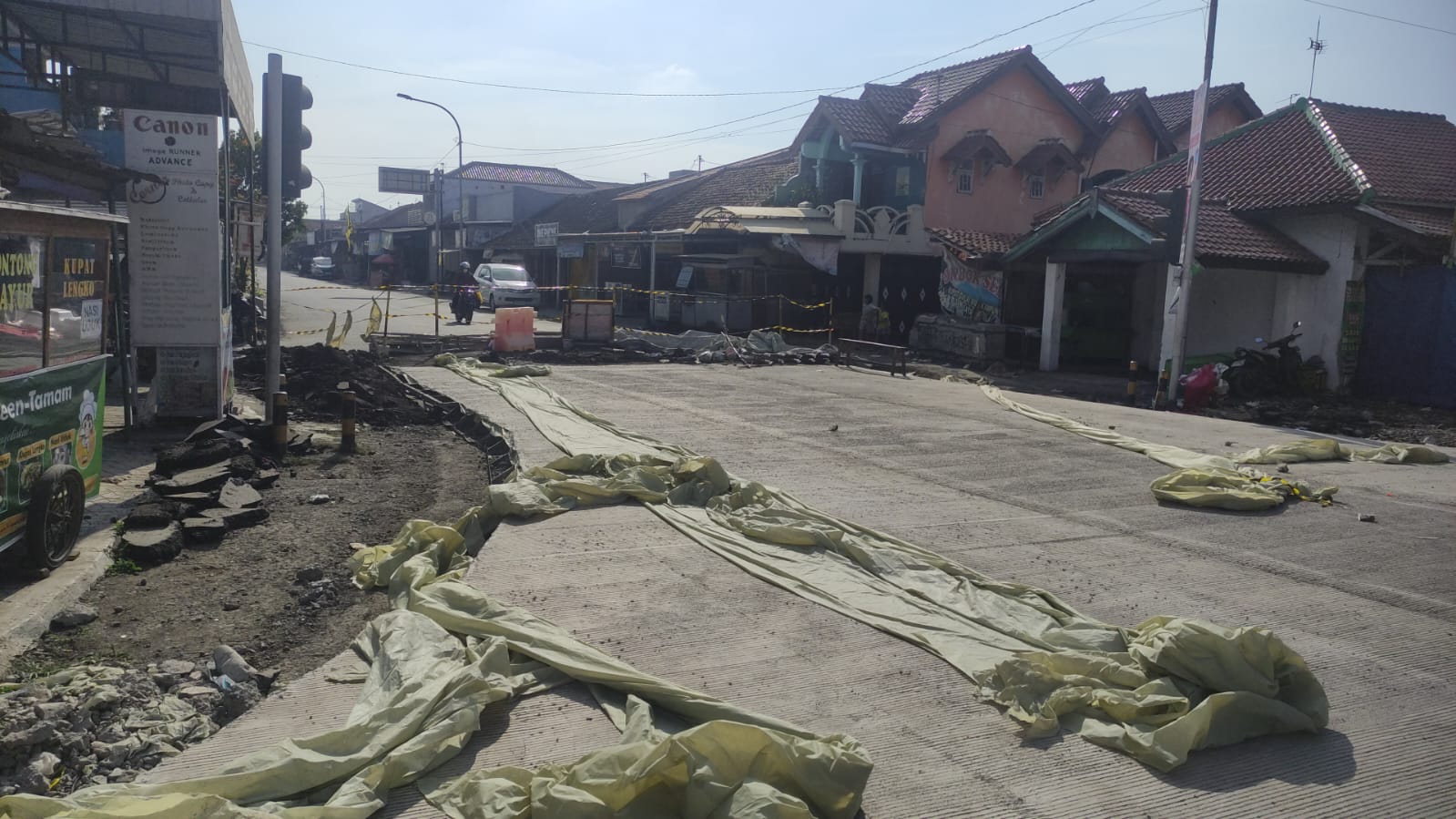 Perempatan Balamoa Tegal Ditutup Total, Pengendara Kelimpungan Cari Jalan Tikus