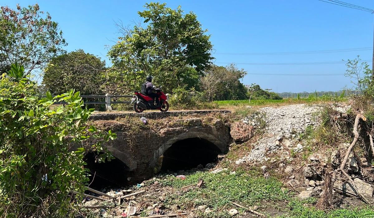 Hampir Setahun Amblas, Warga Desak Perbaikan Jembatan Indrosari Kebumen