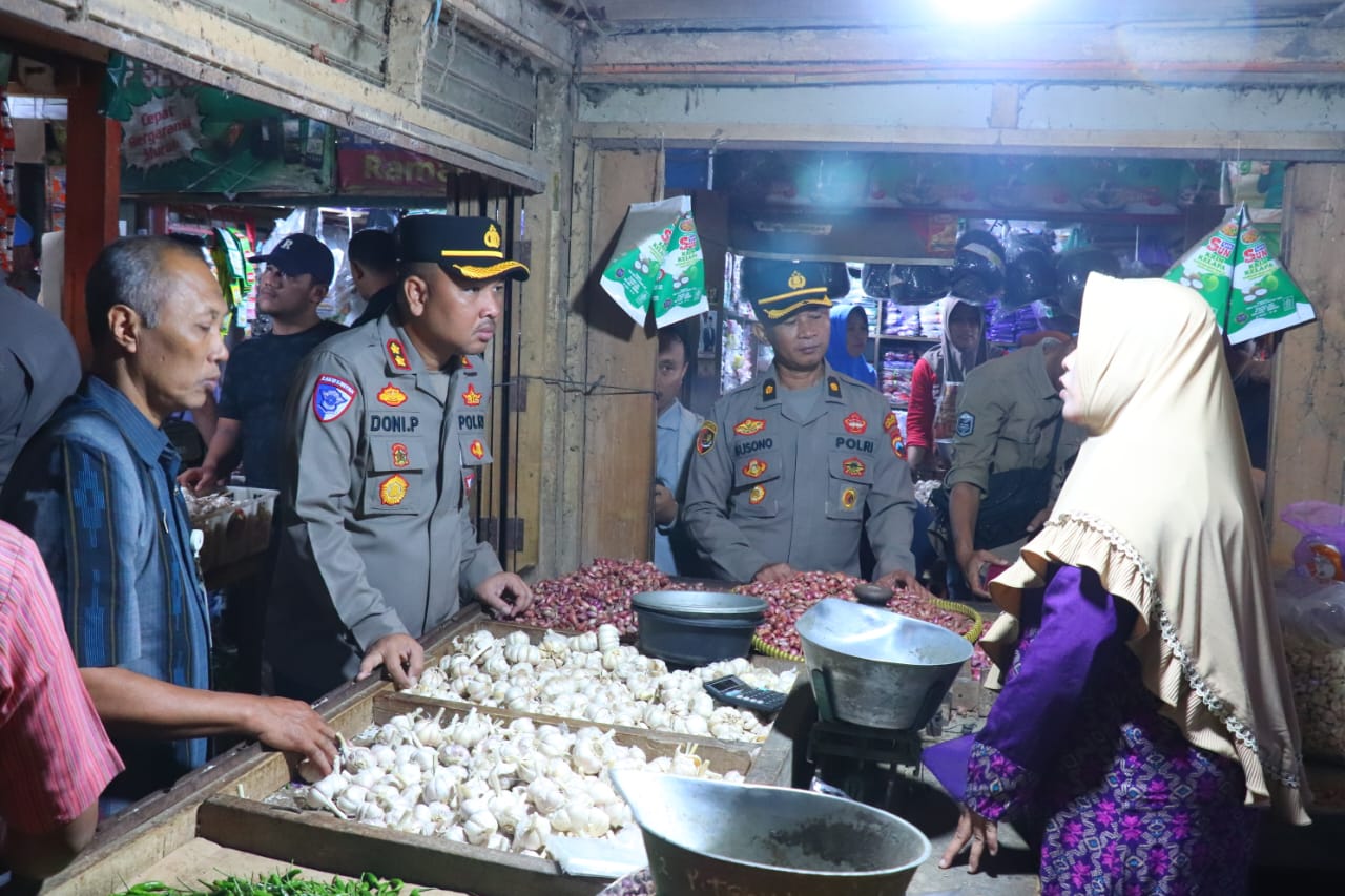 Pantau Harga Kebutuhan Pokok, Kapolres Pekalongan Blusukan Pasar Kajen