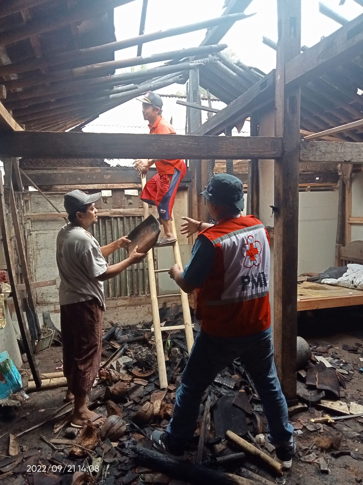 Ditinggal Ambil Bansos di Kecamatan, Rumah Warga Jatinegara Kabupaten Tegal Terbakar