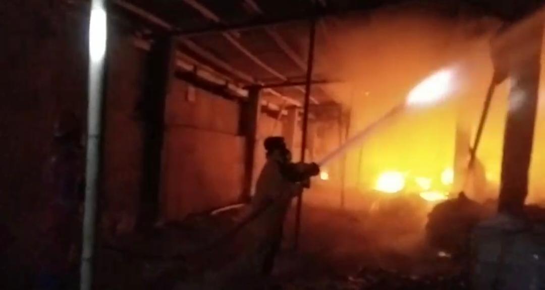 Pabrik Limbah B3 Margasari Tegal Terbakar, Damkar Kewalahan