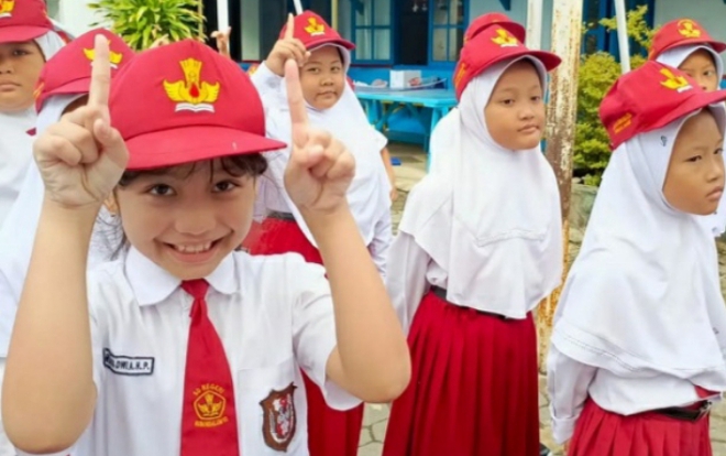 Siswa SD dan SMP di Kabupaten Pemalang Dapat Seragam Gratis
