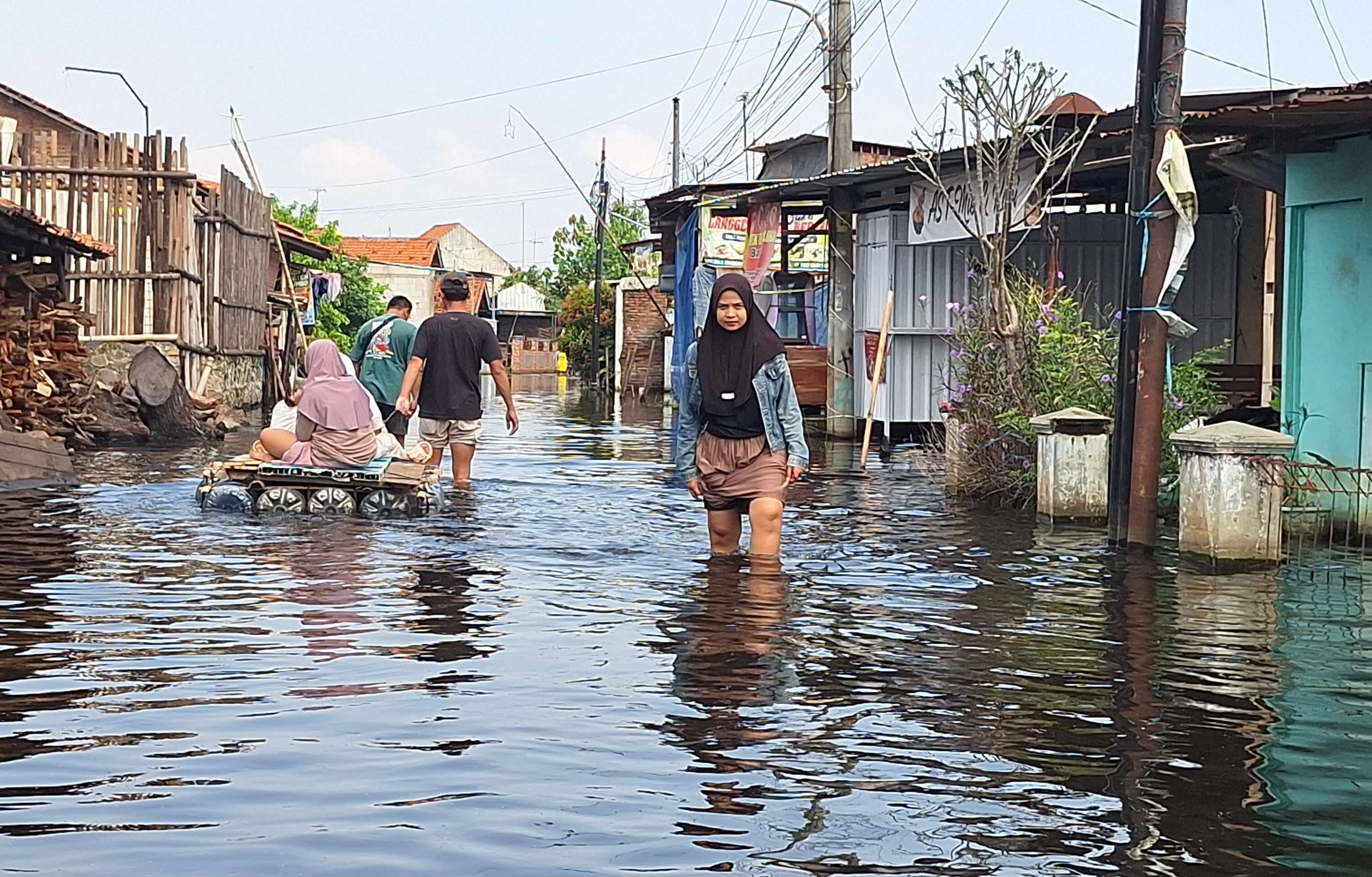 Hari Ulang Tahun Kota Pekalongan, Warga Pasirsari Masih Dikepung Banjir