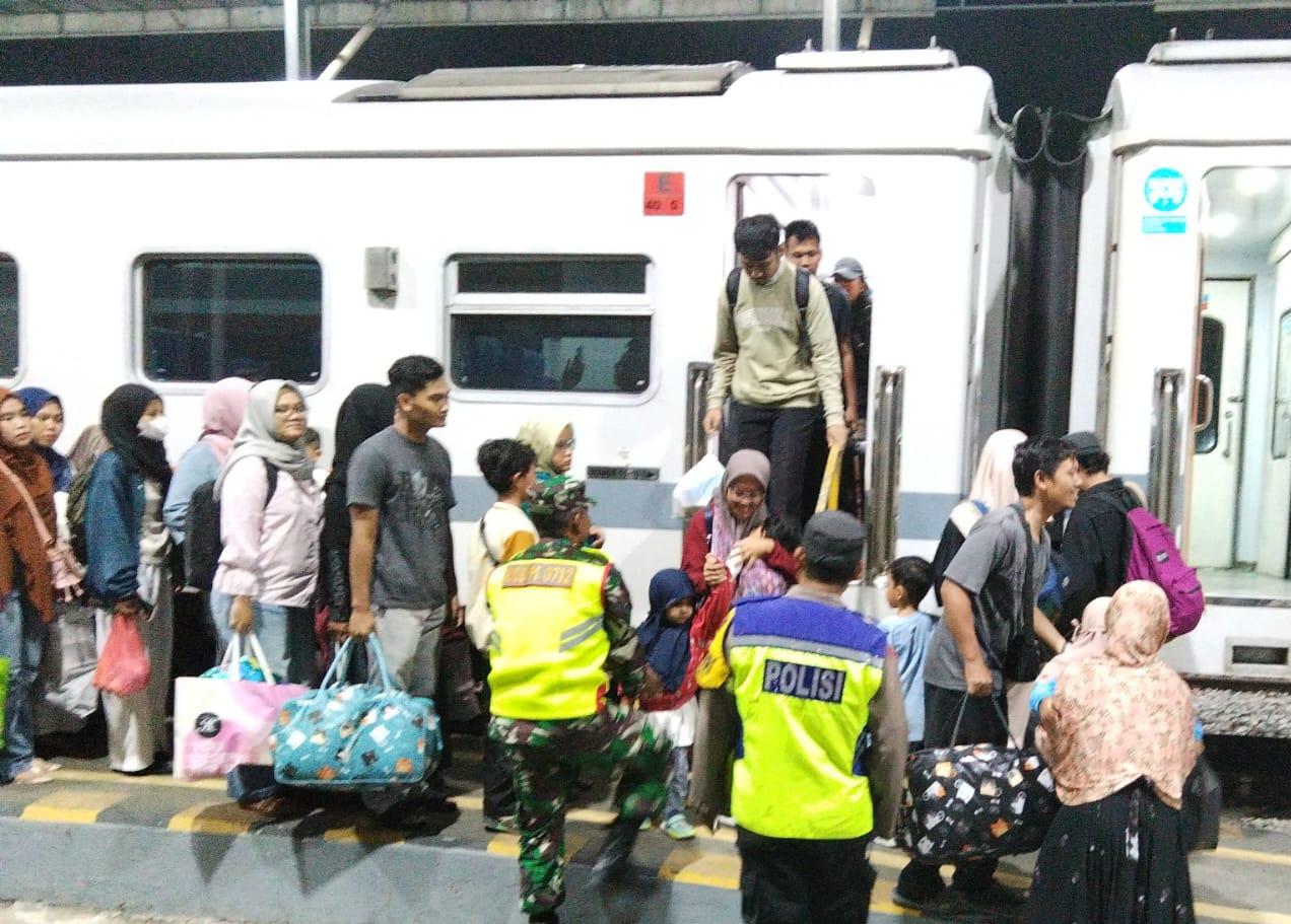 Polres Tegal Tingkatkan Pelayanan KRYD Stasiun Slawi Saat Arus Balik Lebaran 2026