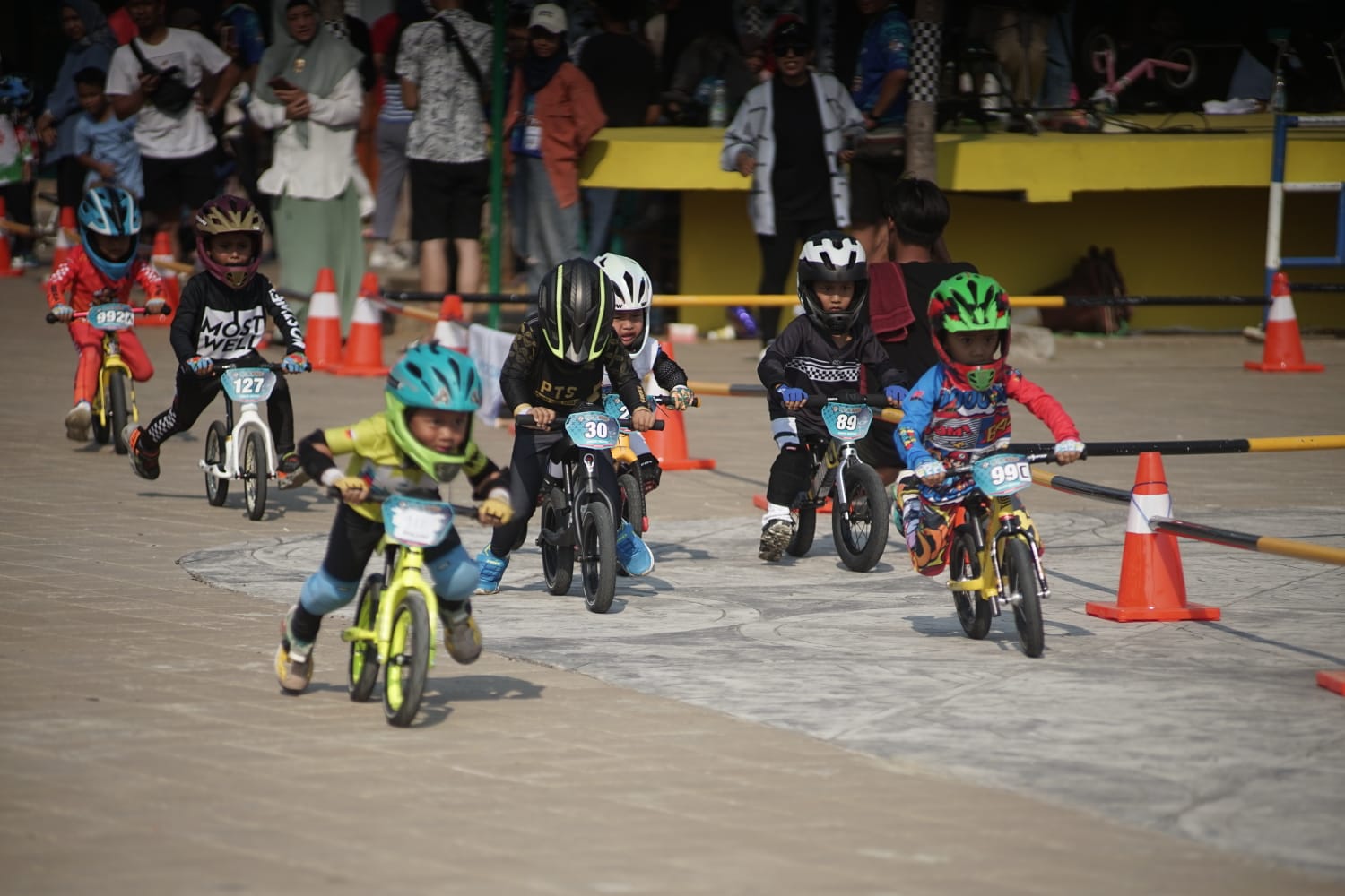 Serunya Adu Cepat Pembalap Cilik se-Indonesia di Lomba Pushbike Kota Pekalongan