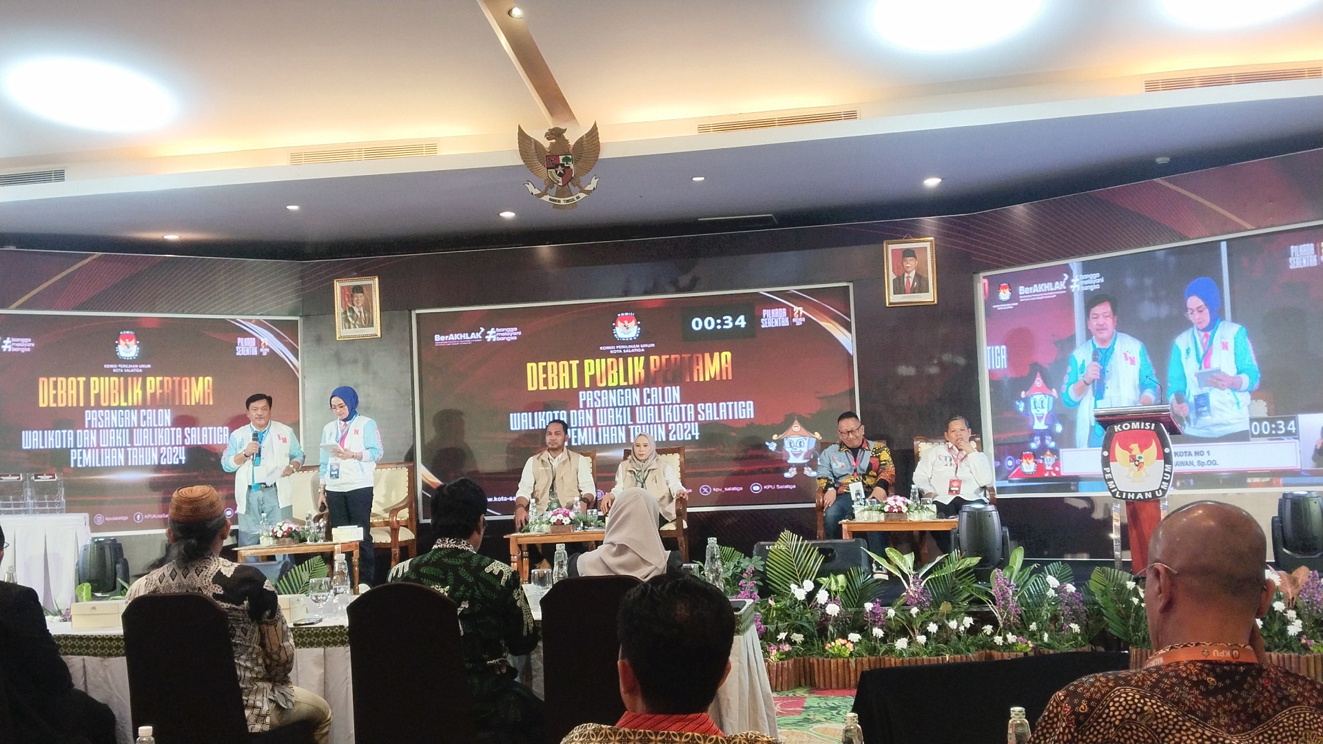 Debat Publik Pertama Paslon Salatiga Diwarnai Yel-yel, Moderator Tegur Timses Berkali-kali 