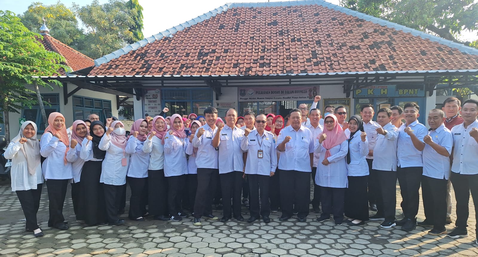 Pensiun, Bajari Pamit Kepada Pegawai Dinsos Kota Tegal 