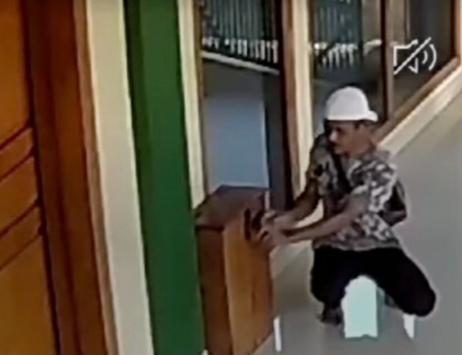 Curi Uang di Kotak Amal Masjid Kabupaten Pemalang, Terekam CCTV dan Viral
