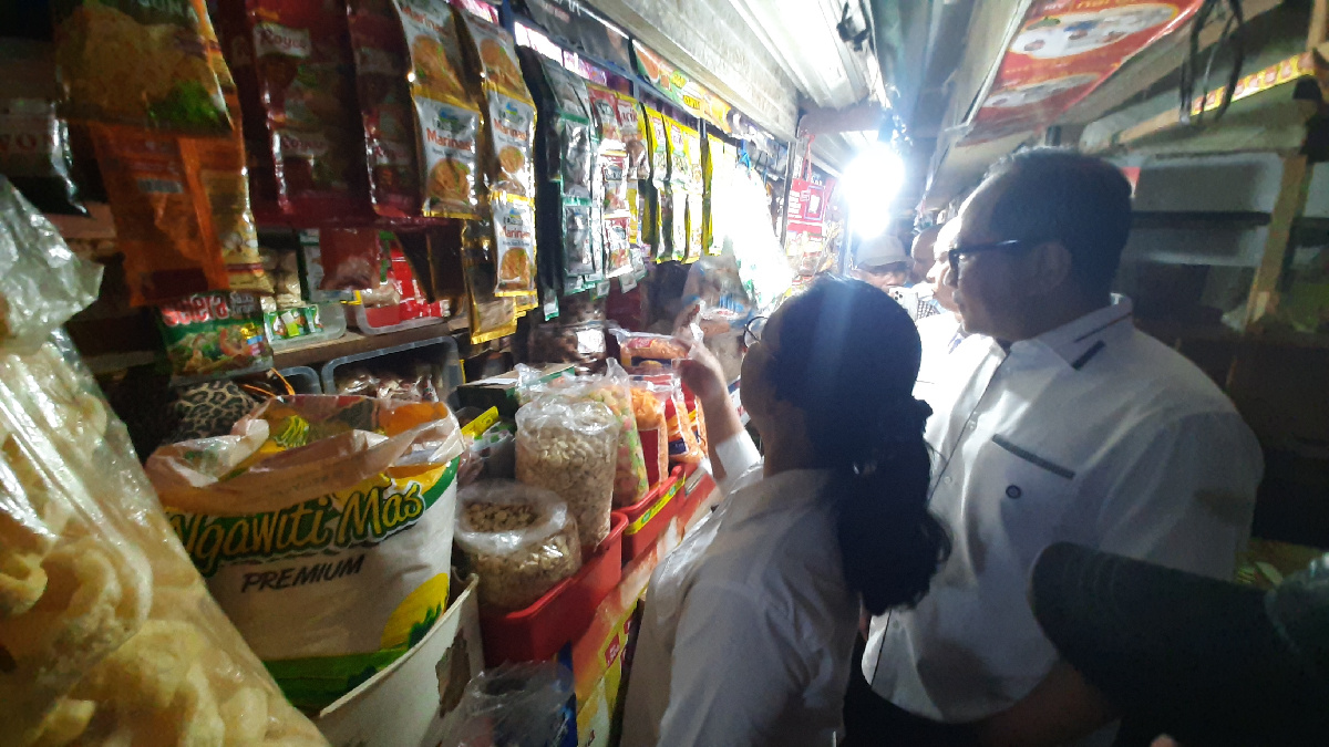 Jelang Nataru: Harga Telur dan Bawang Merah Naik di Pasar Rasamala Semarang, Daging Masih Stabil