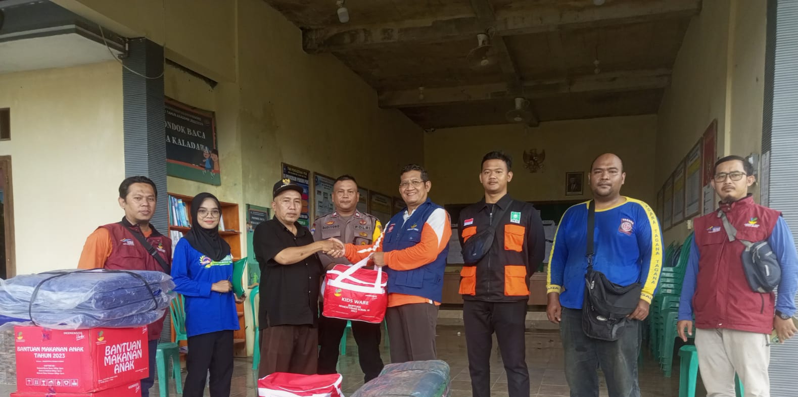 Tagana Dinas Sosial Kabupaten Tegal Beri Bantuan kepada Korban Angin Besar