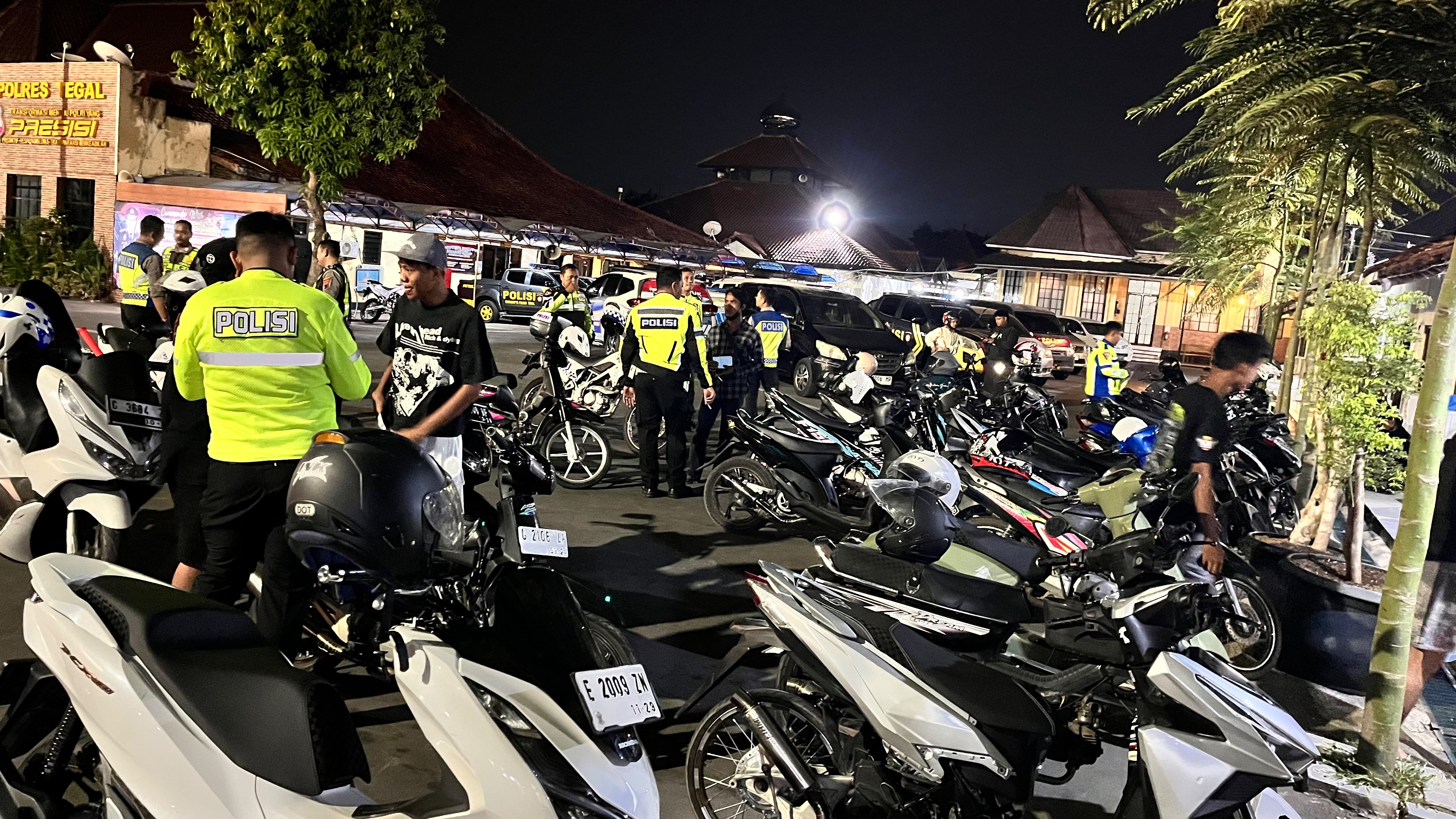 Polres Tegal Amankan 44 Motor Berknalpot Brong dalam Patroli Malam
