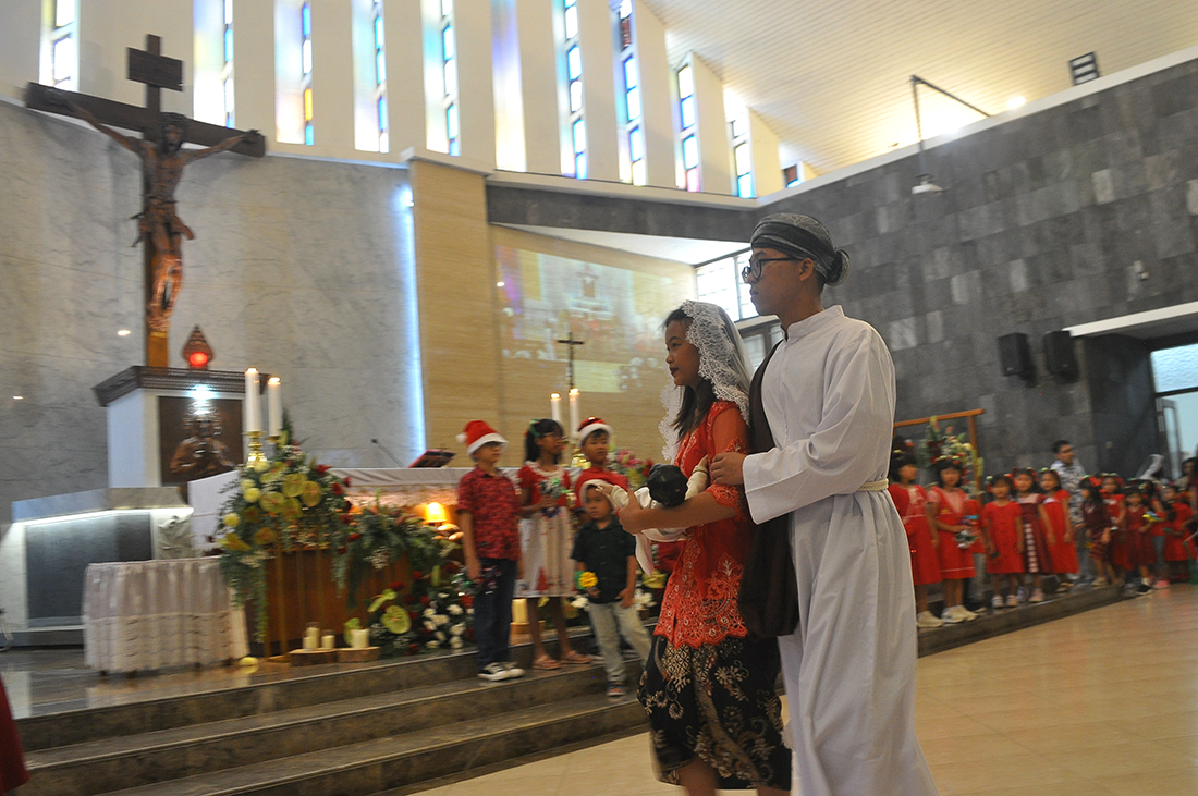 Pentas Seni Menyambut Kelahiran Yesus Kristus pada Perayaan Natal di Gereja St Theresia Bongsari Semarang