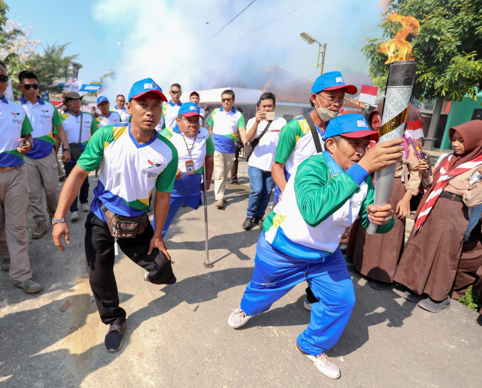 Gelorakan Semangat Atlet Disabilitas, Kirab Api Obor Mrapen Meriahkan Peparnas XVII 