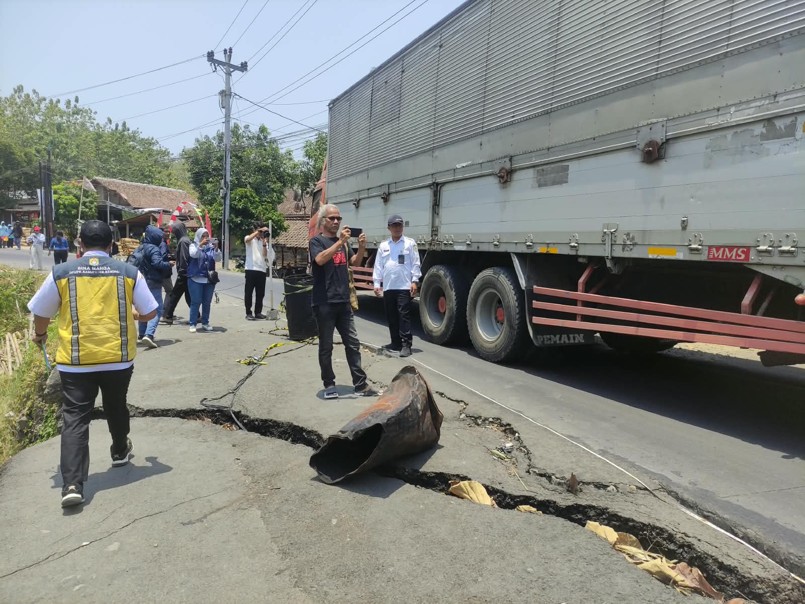 Jalan Kaliwungu-Boja Ambles Makin Parah, Pemkab Kendal Siapkan Rp1,2 Miliar
