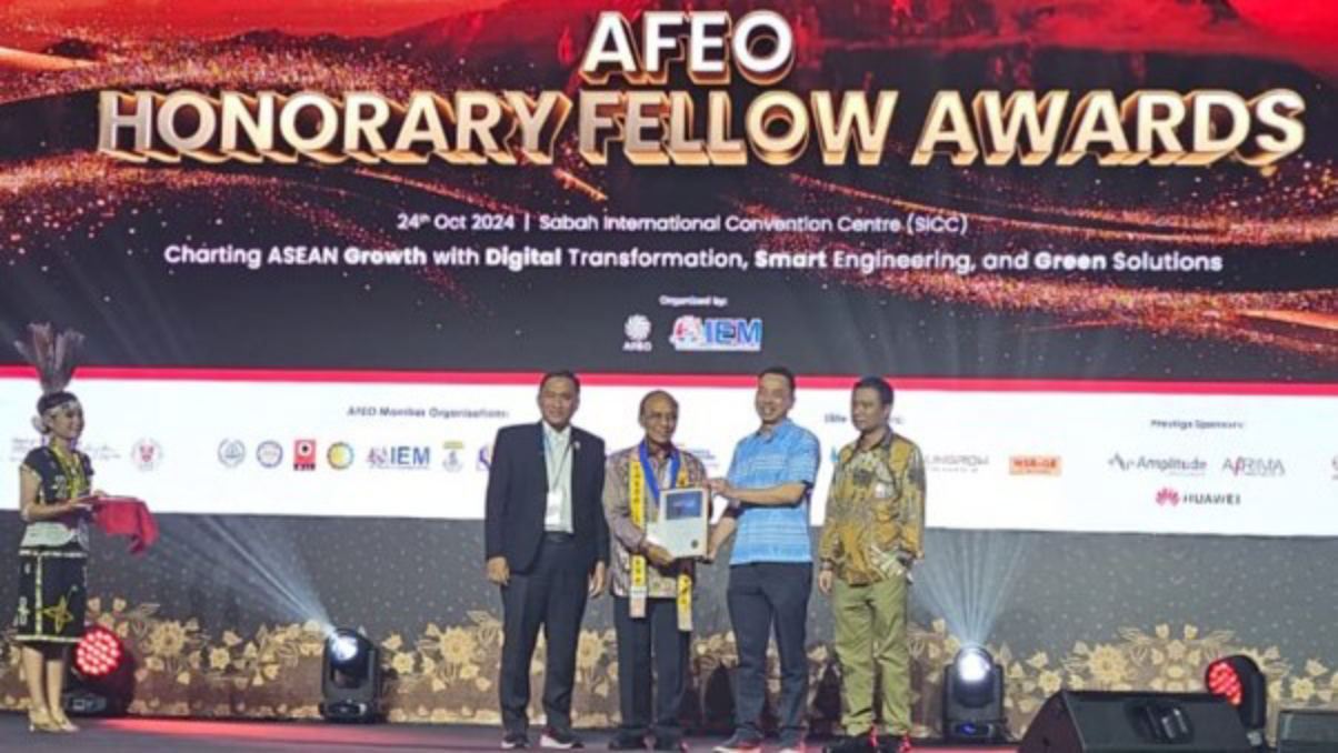 Ir. H. Soeharsojo, IPU, Terima Penghargaan Honorary Fellow dari AFEO