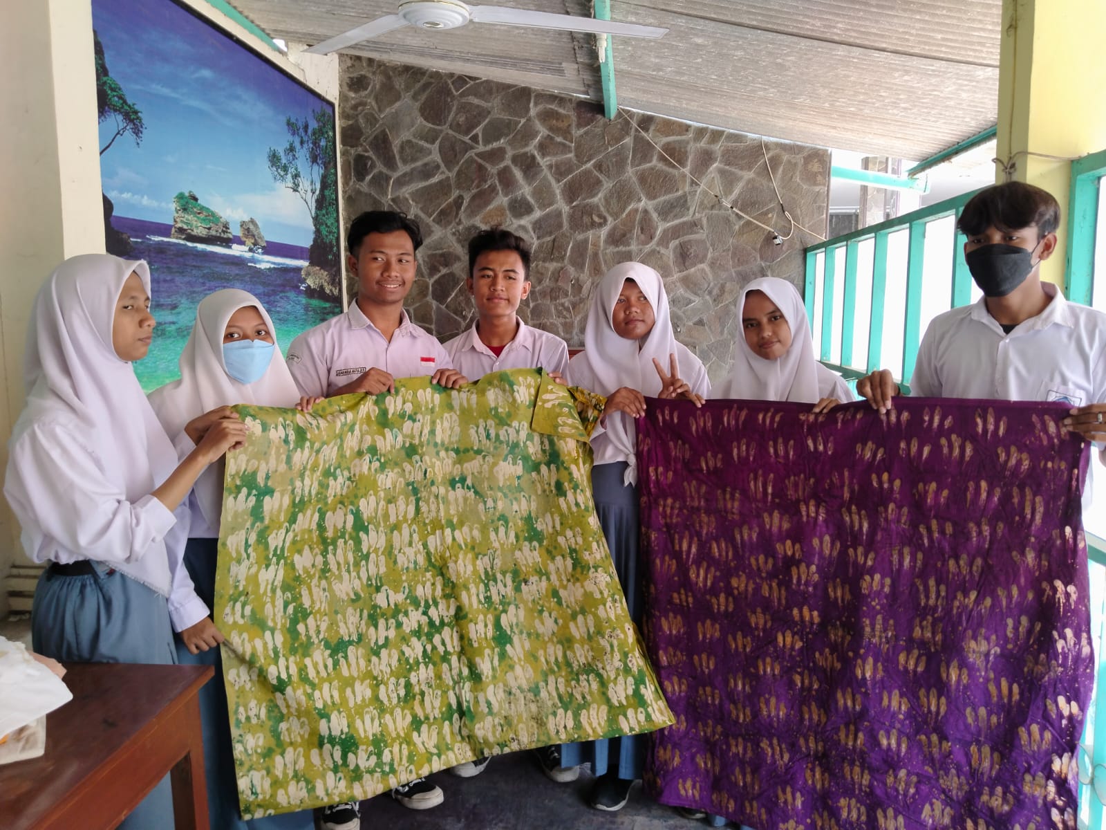 Layak Dicontoh! Siswa SLB Manunggal Slawi Produksi Batik Cakar