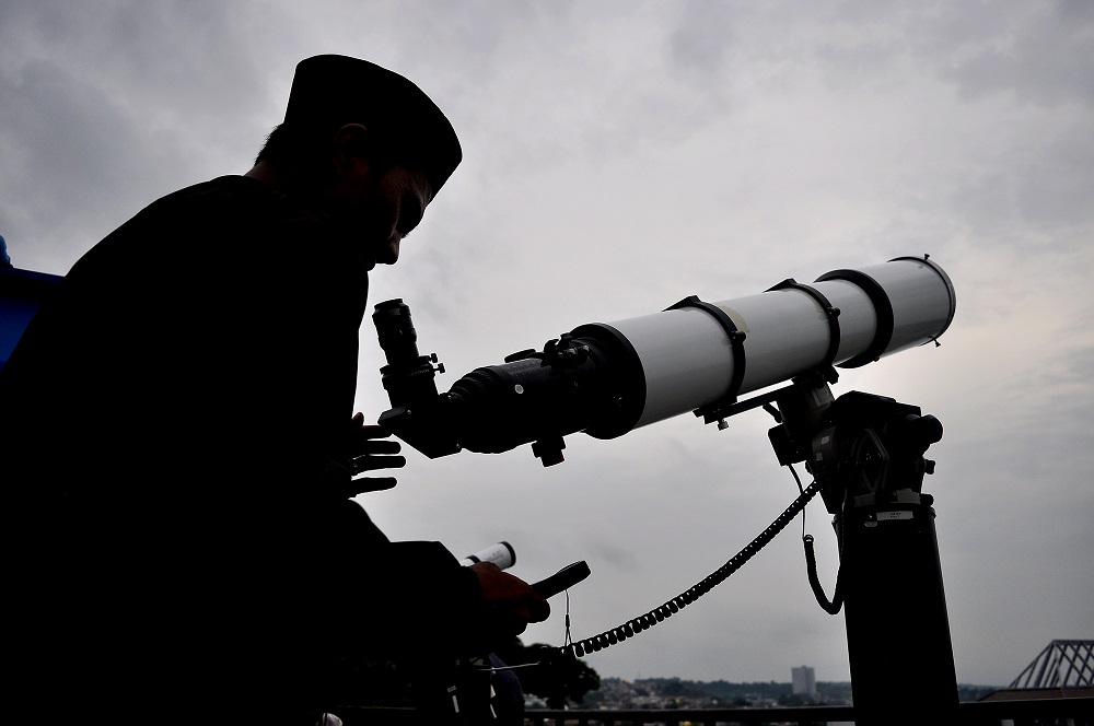 Langka! 7 Planet Sejajar Hiasi Langit Semarang Usai Magrib, Bisa Dilihat Mata Telanjang