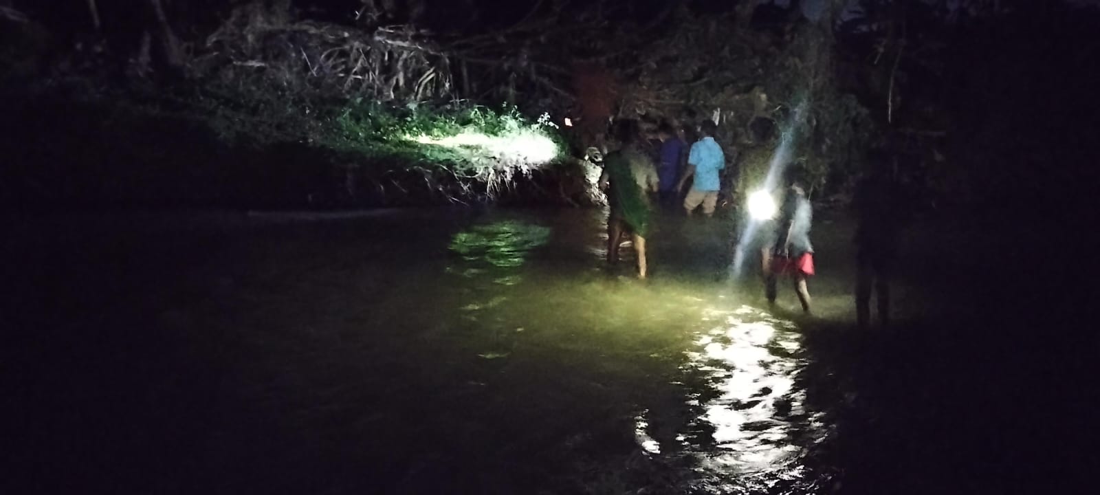 Kakek Taryadi Hilang Usai Berendam di Sungai Kandeman Batang