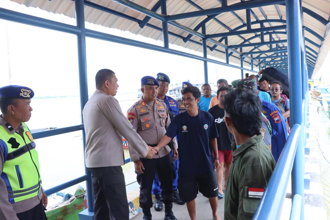 Kapal Tenggelam di Perairan Cirebon, 11 ABK dan Diselamatkan Nelayan Jepara