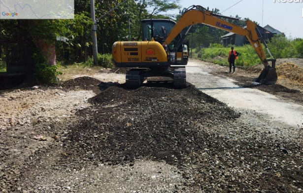 Jalan Margasari-Pagerbarang Kabupaten Tegal Diperbaiki