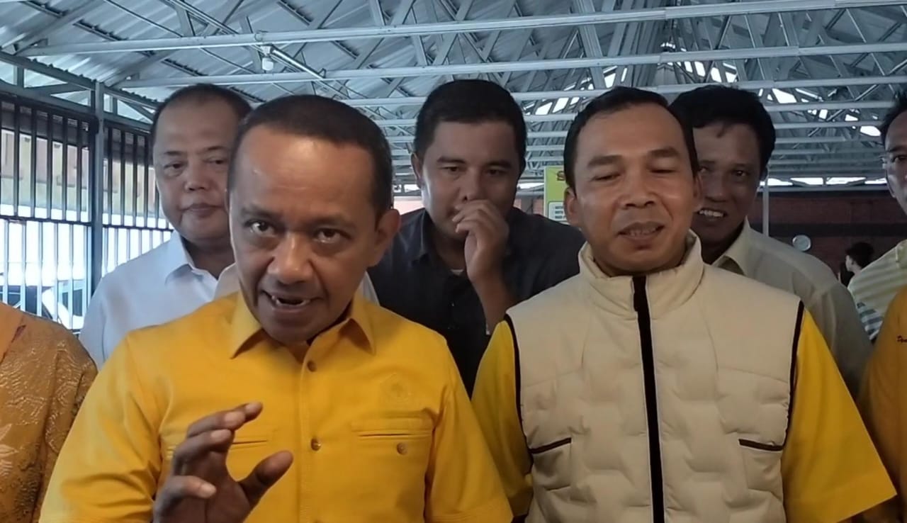 Tak Mau Kalah dengan Pejabat Lain, Bahlil Sempatkan Nikmati Soto di Solo