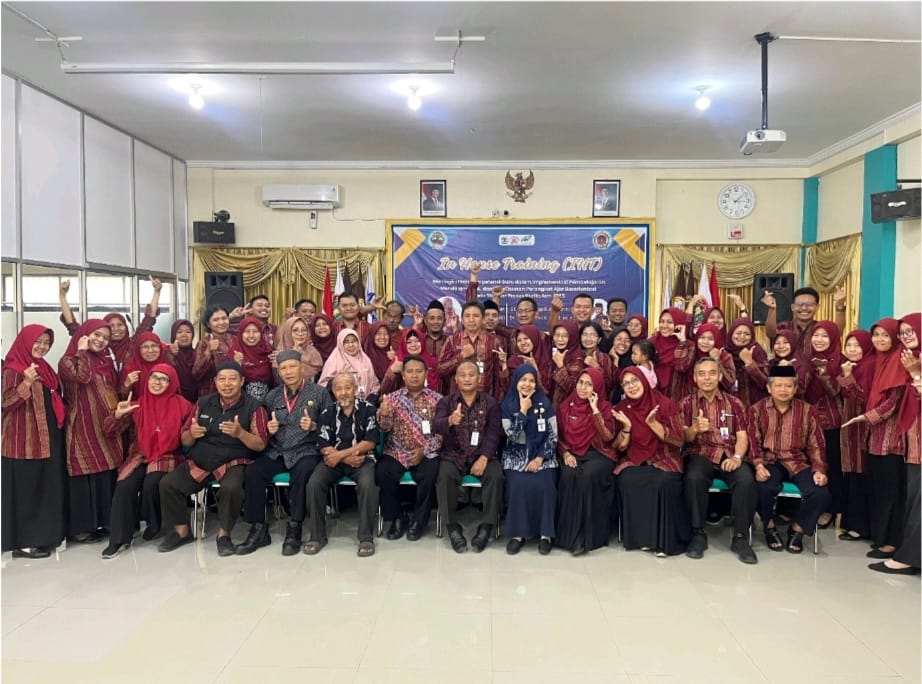 Suasana Haru dan Bangga Warnai Pelepasan 2 Guru dan 1 Karyawan SMAN 2 Kota Tegal