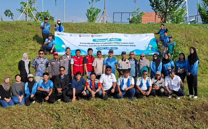 Jasamarga Tanam 125 Bibit Pohon oleh Jasamarga Jogja Solo