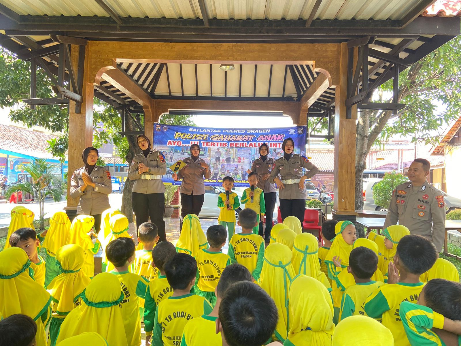 Belajar Lalulintas, Puluhan Anak Berkunjung ke Mapolres Sragen 